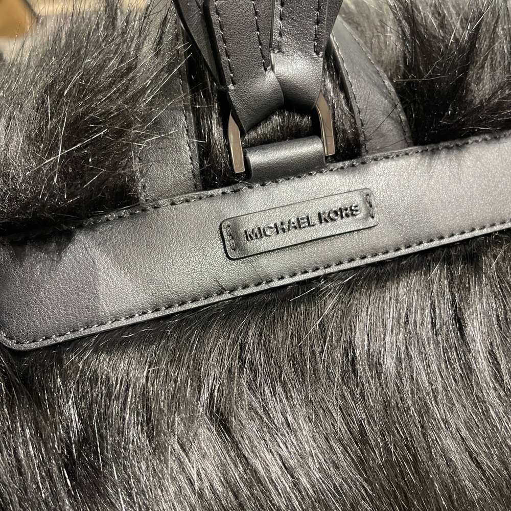 MICHAEL MICHAEL KORS Quinn Medium Flap Faux Fur Backpack
Black
NWT - Picture 14 of 16